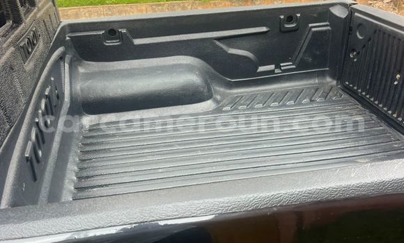 Acheter Occasion Voiture Toyota Hilux Noir à Yaoundé, Central Cameroon Acheter Occasion Voiture Toyota Hilux Noir à Yaoundé, Central Cameroon