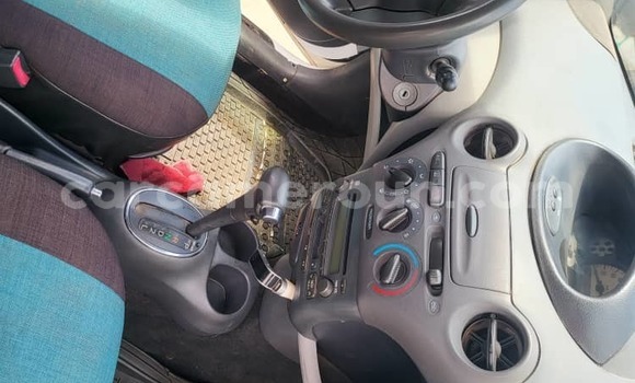 Sayi Na hannu Toyota Yaris White Mota in Douala a Ƙasar Kamaru Sayi Na hannu Toyota Yaris White Mota in Douala a Ƙasar Kamaru