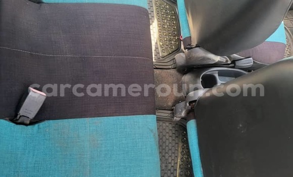 Sayi Na hannu Toyota Yaris White Mota in Douala a Ƙasar Kamaru Sayi Na hannu Toyota Yaris White Mota in Douala a Ƙasar Kamaru