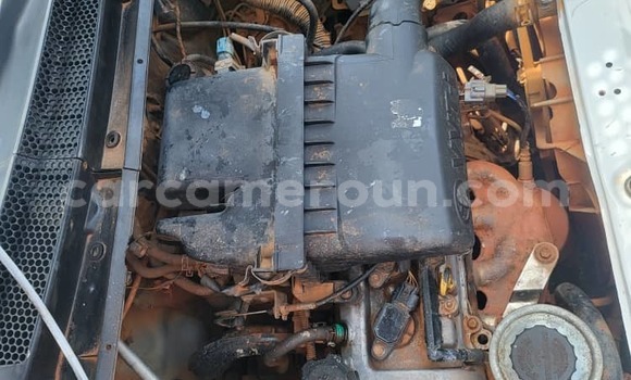 Sayi Na hannu Toyota Yaris White Mota in Douala a Ƙasar Kamaru Sayi Na hannu Toyota Yaris White Mota in Douala a Ƙasar Kamaru