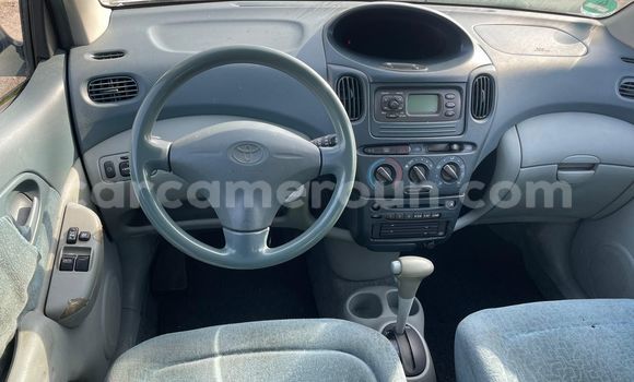Sayi Na hannu Toyota Yaris Verso Azurfa Mota in Douala a Ƙasar Kamaru Sayi Na hannu Toyota Yaris Verso Azurfa Mota in Douala a Ƙasar Kamaru