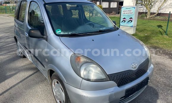 Sayi Na hannu Toyota Yaris Verso Azurfa Mota in Douala a Ƙasar Kamaru Sayi Na hannu Toyota Yaris Verso Azurfa Mota in Douala a Ƙasar Kamaru