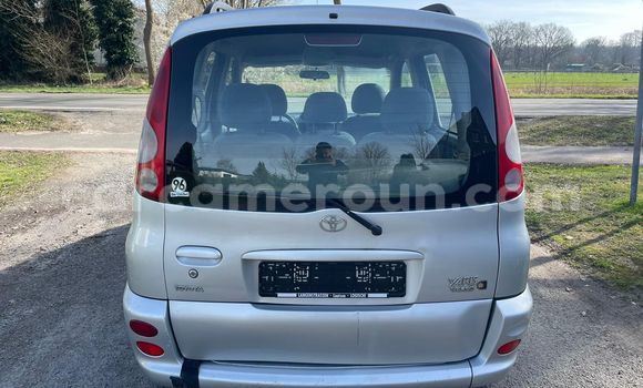 Sayi Na hannu Toyota Yaris Verso Azurfa Mota in Douala a Ƙasar Kamaru Sayi Na hannu Toyota Yaris Verso Azurfa Mota in Douala a Ƙasar Kamaru