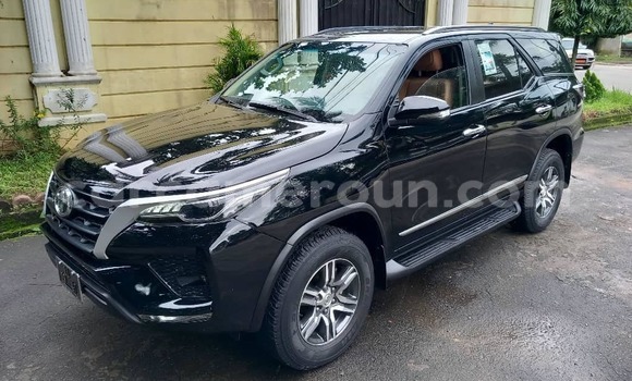 Acheter Occasion Voiture Toyota Fortuner Noir à Yaoundé, Central Cameroon Acheter Occasion Voiture Toyota Fortuner Noir à Yaoundé, Central Cameroon