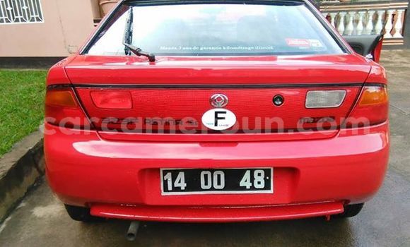 Sayi Na hannu Mazda 323 Red Mota in Yaounde a Babban Kamaru