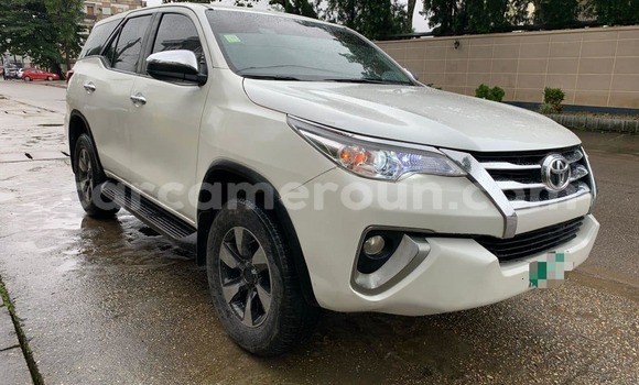 Acheter Occasion Voiture Toyota Fortuner Blanc à Yaoundé, Central Cameroon Acheter Occasion Voiture Toyota Fortuner Blanc à Yaoundé, Central Cameroon
