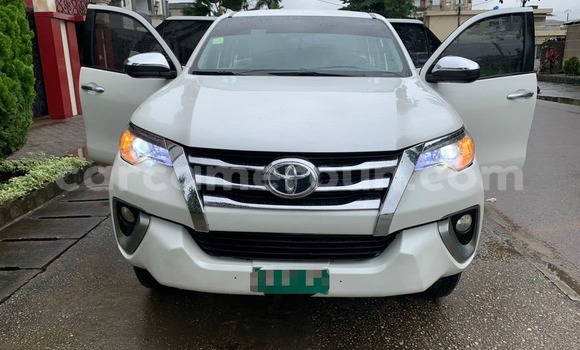 Acheter Occasion Voiture Toyota Fortuner Blanc à Yaoundé, Central Cameroon Acheter Occasion Voiture Toyota Fortuner Blanc à Yaoundé, Central Cameroon