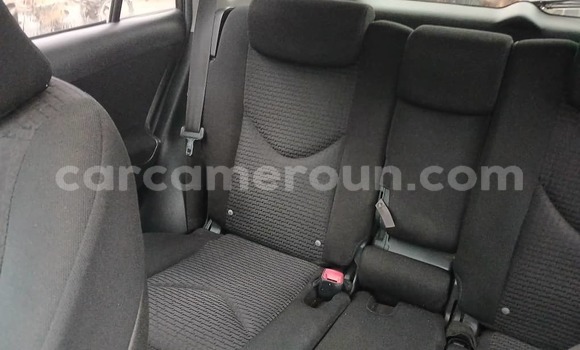 Sayi Na hannu Toyota RAV4 Azurfa Mota in Douala a Ƙasar Kamaru Sayi Na hannu Toyota RAV4 Azurfa Mota in Douala a Ƙasar Kamaru