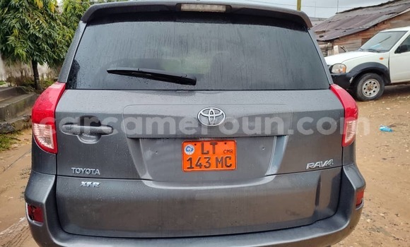 Sayi Na hannu Toyota RAV4 Azurfa Mota in Douala a Ƙasar Kamaru Sayi Na hannu Toyota RAV4 Azurfa Mota in Douala a Ƙasar Kamaru