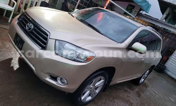 Sayi Na hannu Toyota Highlander M Mota in Douala a Ƙasar Kamaru