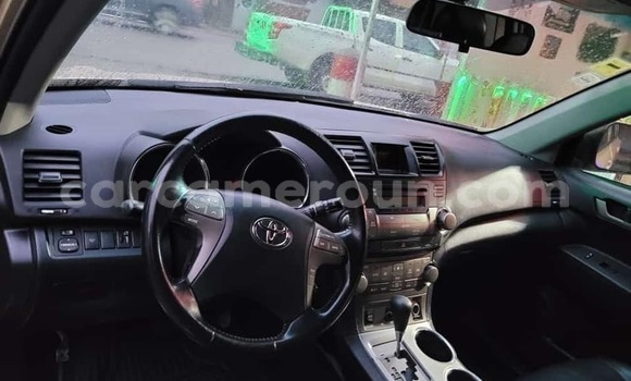 Sayi Na hannu Toyota Highlander M Mota in Douala a Ƙasar Kamaru Sayi Na hannu Toyota Highlander M Mota in Douala a Ƙasar Kamaru