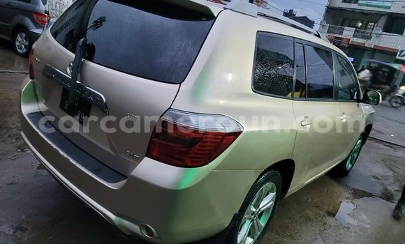 Sayi Na hannu Toyota Highlander M Mota in Douala a Ƙasar Kamaru Sayi Na hannu Toyota Highlander M Mota in Douala a Ƙasar Kamaru