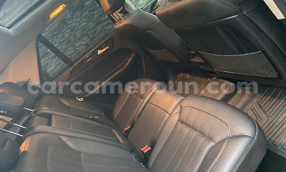 Sayi Sabo Mercedes‒Benz GLE White Mota in Douala a Ƙasar Kamaru