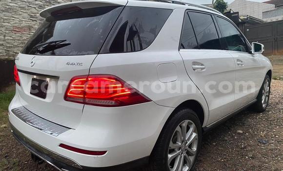 Sayi Sabo Mercedes‒Benz GLE White Mota in Douala a Ƙasar Kamaru Sayi Sabo Mercedes‒Benz GLE White Mota in Douala a Ƙasar Kamaru