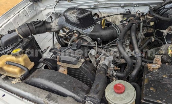 Sayi Sabo Toyota Hilux White Mota in Douala a Ƙasar Kamaru