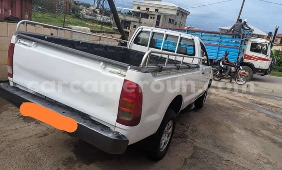 Sayi Sabo Toyota Hilux White Mota in Douala a Ƙasar Kamaru Sayi Sabo Toyota Hilux White Mota in Douala a Ƙasar Kamaru