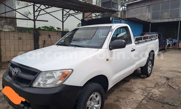 Sayi Sabo Toyota Hilux White Mota in Douala a Ƙasar Kamaru Sayi Sabo Toyota Hilux White Mota in Douala a Ƙasar Kamaru