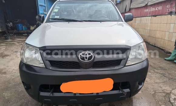 Sayi Sabo Toyota Hilux White Mota in Douala a Ƙasar Kamaru Sayi Sabo Toyota Hilux White Mota in Douala a Ƙasar Kamaru