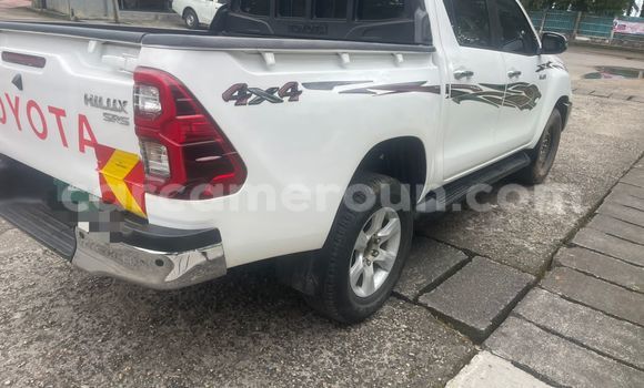 Sayi Sabo Toyota Hilux White Mota in Douala a Ƙasar Kamaru Sayi Sabo Toyota Hilux White Mota in Douala a Ƙasar Kamaru