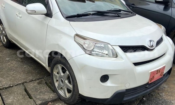 Acheter Import Voiture Toyota IST Blanc à Douala, Littoral Cameroon