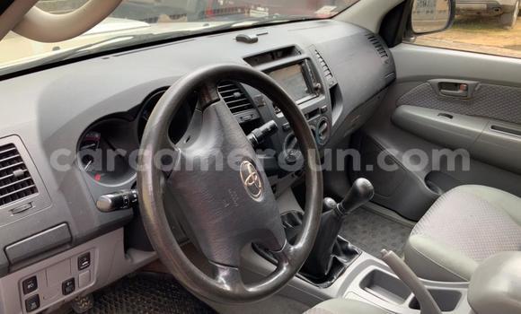 Sayi Na hannu Toyota Hilux M Mota in Douala a Ƙasar Kamaru Sayi Na hannu Toyota Hilux M Mota in Douala a Ƙasar Kamaru