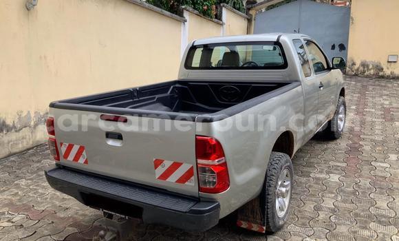 Sayi Na hannu Toyota Hilux M Mota in Douala a Ƙasar Kamaru Sayi Na hannu Toyota Hilux M Mota in Douala a Ƙasar Kamaru