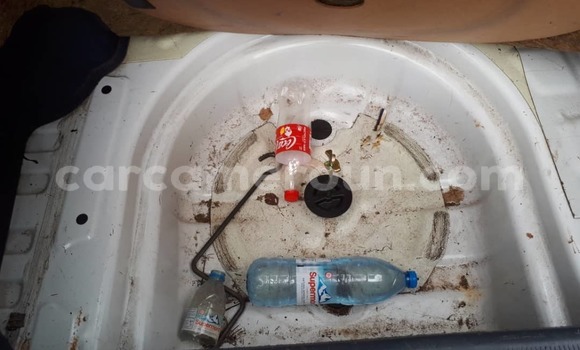 Sayi Na hannu Toyota Corolla White Mota in Douala a Ƙasar Kamaru Sayi Na hannu Toyota Corolla White Mota in Douala a Ƙasar Kamaru