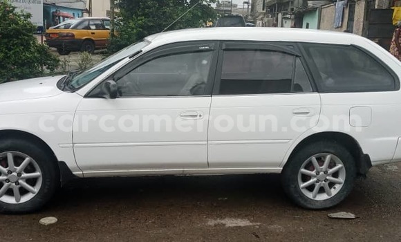 Sayi Na hannu Toyota Corolla White Mota in Douala a Ƙasar Kamaru Sayi Na hannu Toyota Corolla White Mota in Douala a Ƙasar Kamaru