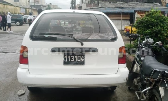 Sayi Na hannu Toyota Corolla White Mota in Douala a Ƙasar Kamaru Sayi Na hannu Toyota Corolla White Mota in Douala a Ƙasar Kamaru
