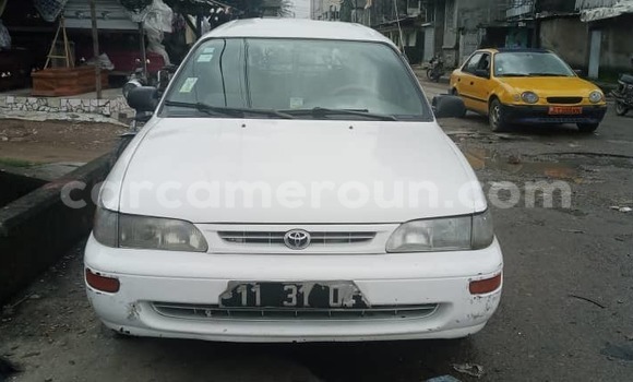 Sayi Na hannu Toyota Corolla White Mota in Douala a Ƙasar Kamaru Sayi Na hannu Toyota Corolla White Mota in Douala a Ƙasar Kamaru