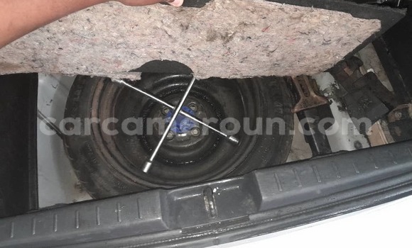 Acheter Occasion Voiture Toyota Yaris Gris à Yaoundé, Central Cameroon Acheter Occasion Voiture Toyota Yaris Gris à Yaoundé, Central Cameroon