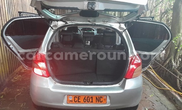 Acheter Occasion Voiture Toyota Yaris Gris à Yaoundé, Central Cameroon Acheter Occasion Voiture Toyota Yaris Gris à Yaoundé, Central Cameroon