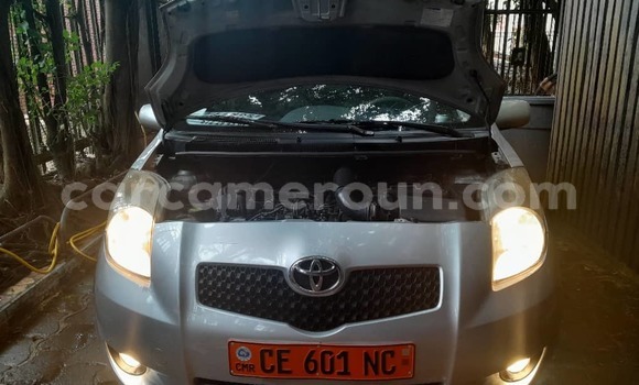 Acheter Occasion Voiture Toyota Yaris Gris à Yaoundé, Central Cameroon Acheter Occasion Voiture Toyota Yaris Gris à Yaoundé, Central Cameroon