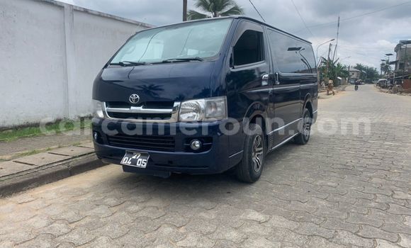 Sayi Na hannu Toyota Hiace Blue Mota in Douala a Ƙasar Kamaru Sayi Na hannu Toyota Hiace Blue Mota in Douala a Ƙasar Kamaru