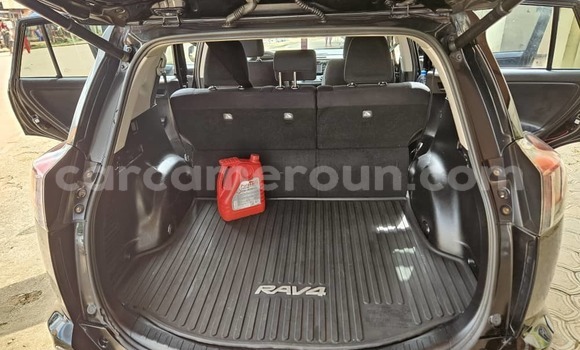 Sayi Na hannu Toyota RAV4 Black Mota in Yaounde a Babban Kamaru Sayi Na hannu Toyota RAV4 Black Mota in Yaounde a Babban Kamaru