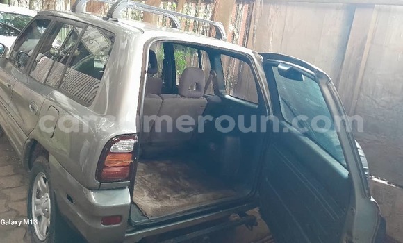 Sayi Sabo Toyota RAV4 Sauran Mota in Yaounde a Babban Kamaru Sayi Sabo Toyota RAV4 Sauran Mota in Yaounde a Babban Kamaru