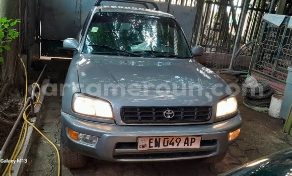 Sayi Sabo Toyota RAV4 Sauran Mota in Yaounde a Babban Kamaru Sayi Sabo Toyota RAV4 Sauran Mota in Yaounde a Babban Kamaru