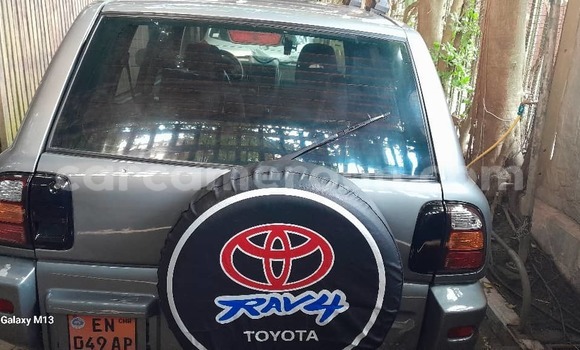 Sayi Sabo Toyota RAV4 Sauran Mota in Yaounde a Babban Kamaru Sayi Sabo Toyota RAV4 Sauran Mota in Yaounde a Babban Kamaru