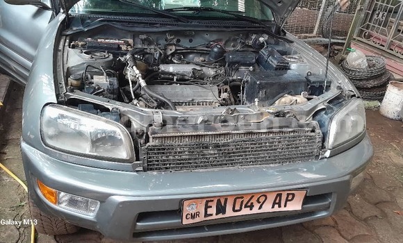 Sayi Sabo Toyota RAV4 Sauran Mota in Yaounde a Babban Kamaru Sayi Sabo Toyota RAV4 Sauran Mota in Yaounde a Babban Kamaru