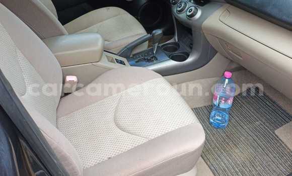 Sayi Sabo Toyota RAV4 Sauran Mota in Douala a Ƙasar Kamaru Sayi Sabo Toyota RAV4 Sauran Mota in Douala a Ƙasar Kamaru