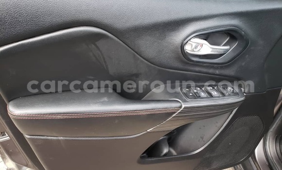 Acheter Import Voiture Jeep Cherokee Noir à Douala, Littoral Cameroon Acheter Import Voiture Jeep Cherokee Noir à Douala, Littoral Cameroon