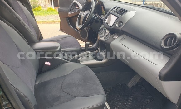 Sayi Na hannu Toyota Vanguard Black Mota in Yaounde a Babban Kamaru Sayi Na hannu Toyota Vanguard Black Mota in Yaounde a Babban Kamaru