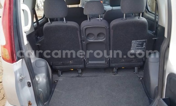 Sayi Na hannu Toyota Verso Blue Mota in Yaounde a Babban Kamaru Sayi Na hannu Toyota Verso Blue Mota in Yaounde a Babban Kamaru