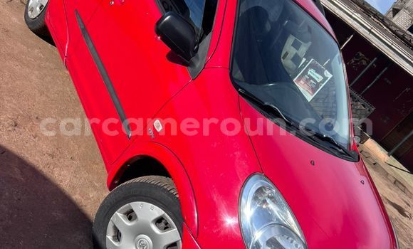 Sayi Na hannu Toyota Yaris Red Mota in Yaounde a Babban Kamaru Sayi Na hannu Toyota Yaris Red Mota in Yaounde a Babban Kamaru