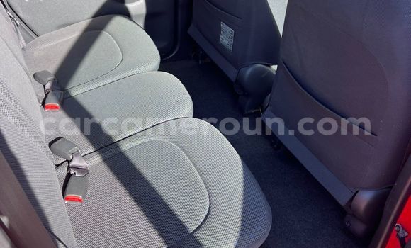 Sayi Na hannu Toyota Yaris Red Mota in Yaounde a Babban Kamaru Sayi Na hannu Toyota Yaris Red Mota in Yaounde a Babban Kamaru