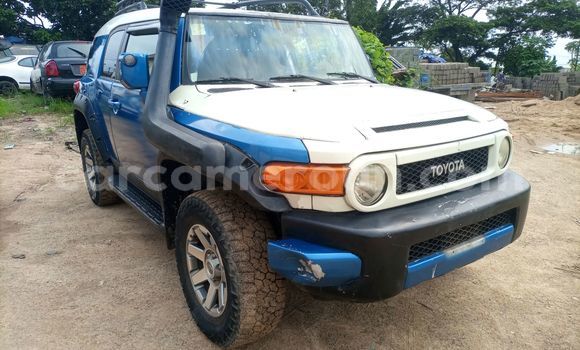 Sayi Na hannu Toyota FJ Cruiser Blue Mota in Douala a Ƙasar Kamaru Sayi Na hannu Toyota FJ Cruiser Blue Mota in Douala a Ƙasar Kamaru