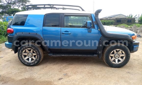 Sayi Na hannu Toyota FJ Cruiser Blue Mota in Douala a Ƙasar Kamaru Sayi Na hannu Toyota FJ Cruiser Blue Mota in Douala a Ƙasar Kamaru