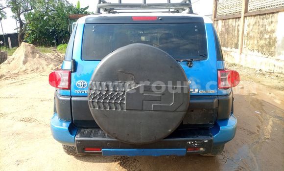 Sayi Na hannu Toyota FJ Cruiser Blue Mota in Douala a Ƙasar Kamaru Sayi Na hannu Toyota FJ Cruiser Blue Mota in Douala a Ƙasar Kamaru