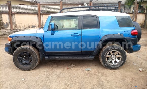Sayi Na hannu Toyota FJ Cruiser Blue Mota in Douala a Ƙasar Kamaru Sayi Na hannu Toyota FJ Cruiser Blue Mota in Douala a Ƙasar Kamaru
