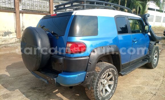 Sayi Na hannu Toyota FJ Cruiser Blue Mota in Douala a Ƙasar Kamaru Sayi Na hannu Toyota FJ Cruiser Blue Mota in Douala a Ƙasar Kamaru